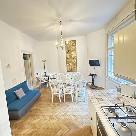 Heritage Harmony With Free Parking Budapest Bagian luar foto